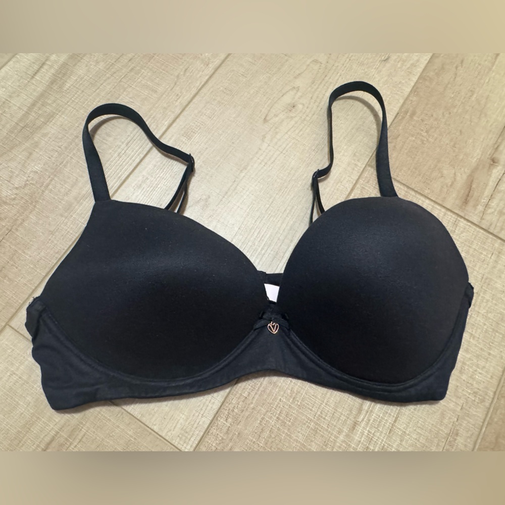 Victoria's Secret Black No-Wire Bra Size 36C